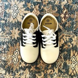 Footmates SZ 9.5 Saddle Shoes